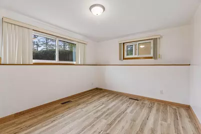 1616 Sandhurst Avenue E, Maplewood, MN 55109 - Photo 57