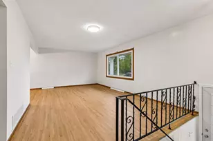 1616 Sandhurst Ave E, Maplewood, MN 55109 - Photo 7