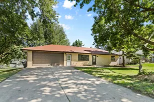 2566 Beacon St, Roseville, MN 55113 - Photo 3