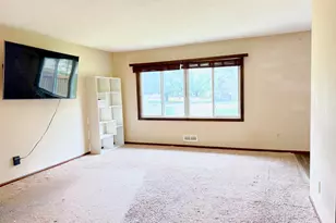 10498 Yorktown Ln N, Maple Grove, MN 55369 - Photo 9