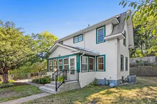 902 Hunt Pl, Saint Paul, MN 55114 - Photo 1