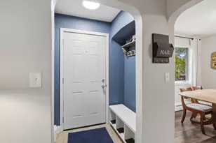 992 McLean Ave, Saint Paul, MN 55106 - Photo 3