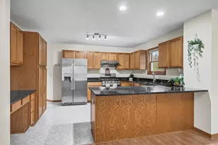 611 Bellvue Ln, Brooklyn Center, MN 55430 - Photo 17
