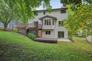 2112 Parkwood Hills Dr NE, Rochester, MN 55906 - Photo 35