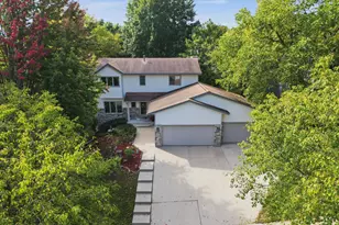 2112 Parkwood Hills Dr NE, Rochester, MN 55906 - Photo 1