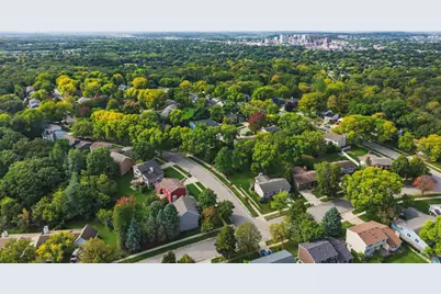 2112 Parkwood Hills Drive NE, Rochester, MN 55906 - Photo 7