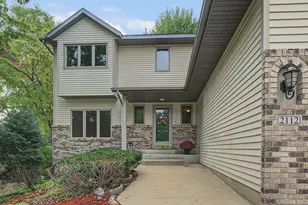 2112 Parkwood Hills Dr NE, Rochester, MN 55906 - Photo 9
