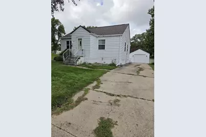 416 10th Street SE, Waseca, MN 56093 - Photo 1