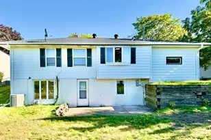 1979 Memory Ln, North Saint Paul, MN 55109 - Photo 21