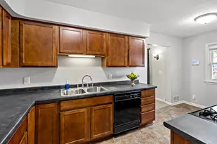 63 Iowa Ave W, Saint Paul, MN 55117 - Photo 5