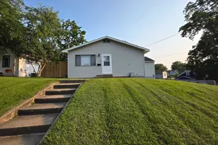 610 Sheridan St, Albert Lea, MN 56007 - Photo 1