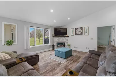 233 Gilbert Avenue SW, Madelia, MN 56062 - Photo 7