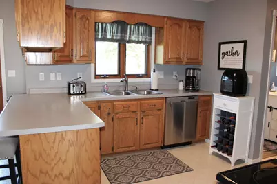1709 Little John Court, Thief River Falls, MN 56701 - Photo 15