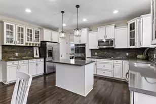 2442 Lacy Ln, Victoria, MN 55386 - Photo 9