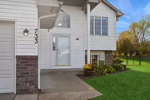 733 O'Brien Pkwy, Belle Plaine, MN 56011 - Photo 3