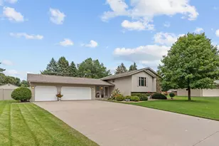 4760 Larson Rd, Shoreview, MN 55126 - Photo 3