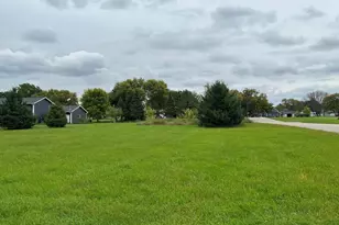 621 6th St, West Concord, MN 55985 - Photo 1