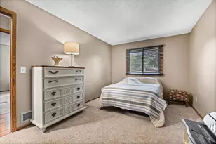 1142 Parkview Ln, Eagan, MN 55123 - Photo 17