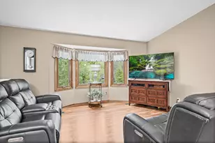 1142 Parkview Ln, Eagan, MN 55123 - Photo 9