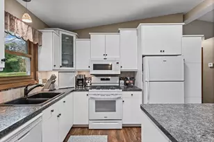 1142 Parkview Ln, Eagan, MN 55123 - Photo 11