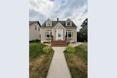 820 Horace Avenue N, Thief River Falls, MN 56701 - Photo 1