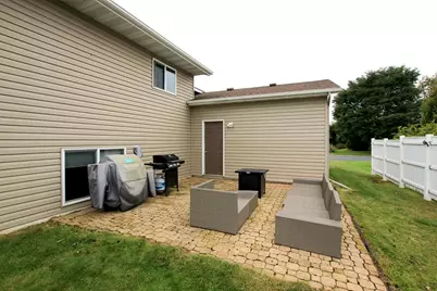 715 Louisiana Street NW, Hutchinson, MN 55350 - Photo 3