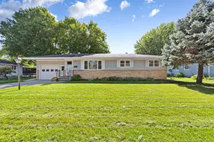 620 11th Ave SE, Waseca, MN 56093 - Photo 1