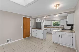 2413 W 107th St, Bloomington, MN 55431 - Photo 17
