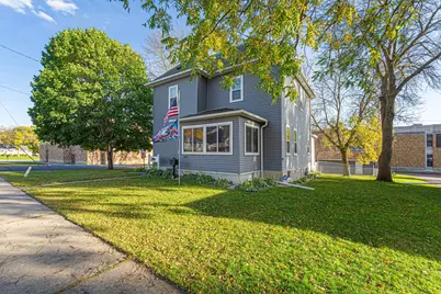 212 Boulevard Avenue NE, Montgomery, MN 56069 - Photo 3