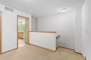 11212 Kinsley St, Eden Prairie, MN 55344 - Photo 19