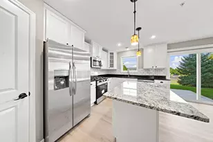3278 Lakewood Trl, Woodbury, MN 55129 - Photo 7
