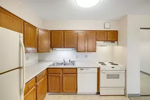 7600 Golden Valley Rd, Golden Valley, MN 55427 - Photo 7