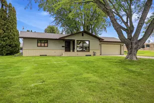 1021 Vanburen Ave, Owatonna, MN 55060 - Photo 3