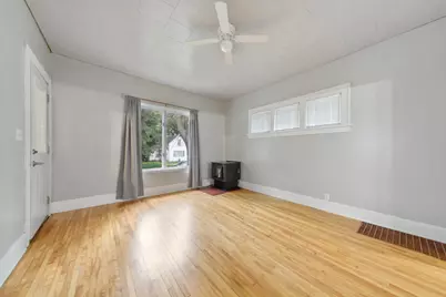 251 N Lincoln Street, Lake Crystal, MN 56055 - Photo 9