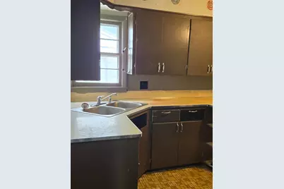 905 Ulstad Avenue, Albert Lea, MN 56007 - Photo 5