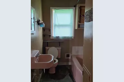 905 Ulstad Avenue, Albert Lea, MN 56007 - Photo 9