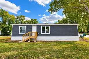 215 N McKay Ave, Alexandria, MN 56308 - Photo 1