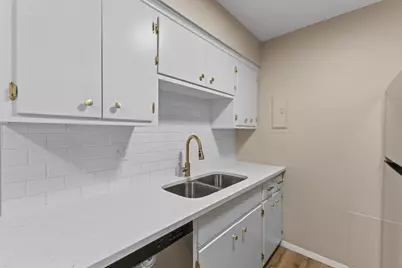 2730 Dale Street N #D305, Roseville, MN 55113 - Photo 9