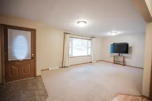 315 W 10th St, Morris, MN 56267 - Photo 25