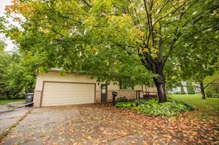 315 W 10th St, Morris, MN 56267 - Photo 1