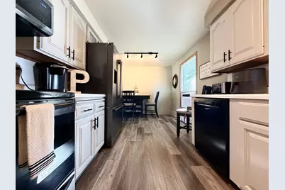421 Miles Drive, Worthington, MN 56187 - Photo 9