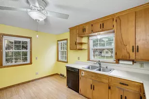 961 California Ave W, Saint Paul, MN 55117 - Photo 5