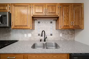 8121 34th Ave S, Bloomington, MN 55425 - Photo 5
