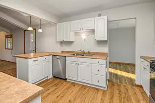 1381 Easter Ln, Eagan, MN 55123 - Photo 9
