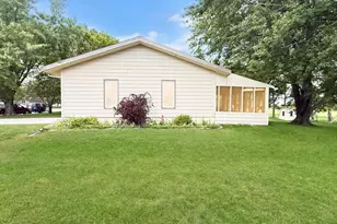 411 Chavis Dr, Hendricks, MN 56136 - Photo 3