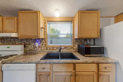 605 E Shakespeare Avenue E, Mankato, MN 56001 - Photo 7