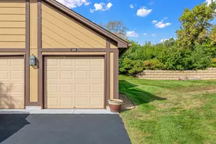 5229 Balmoral Ln, Bloomington, MN 55437 - Photo 3