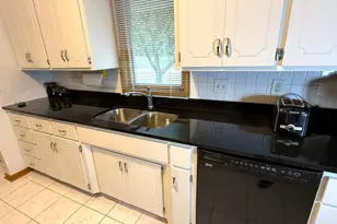 6447 Westchester Cir, Golden Valley, MN 55427 - Photo 9