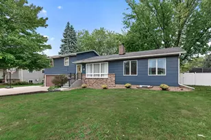 28 Sterling St N, Maplewood, MN 55119 - Photo 1