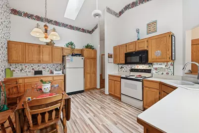 10711 53rd Avenue N, Plymouth, MN 55442 - Photo 9